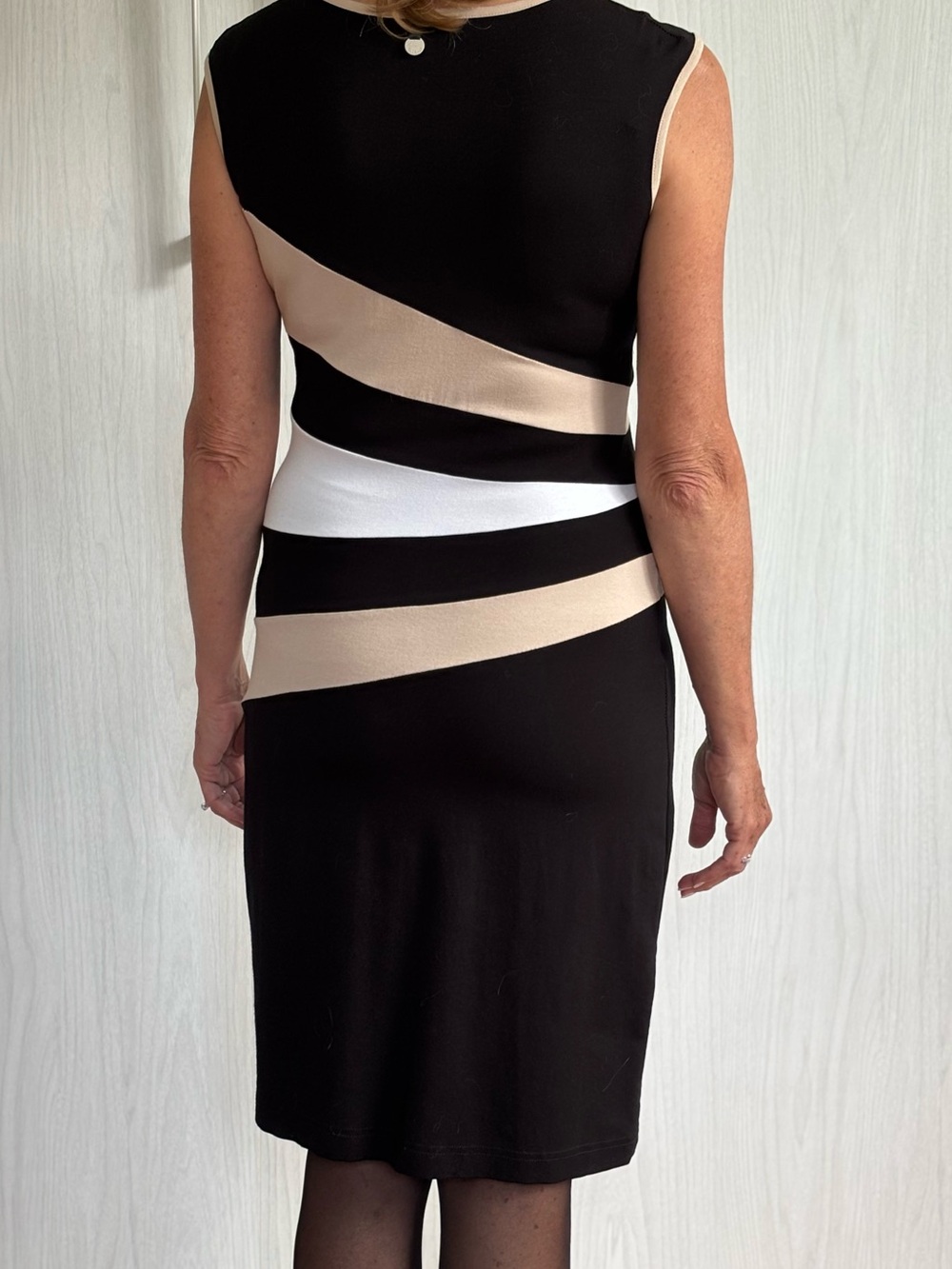 Sleeveless Black, Beige & White Colorblock Midi Dress - Picture 4 of 5